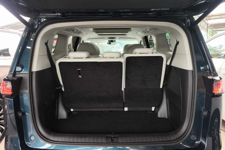 Used VOYAH Dream 2025 PHEV Four-Wheel-Drive Flagship Kunpeng Edition Trunk