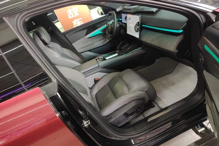 Used Lynk & Co 08 EM-P 2023 120km Long-Range Halo Right Front Seat