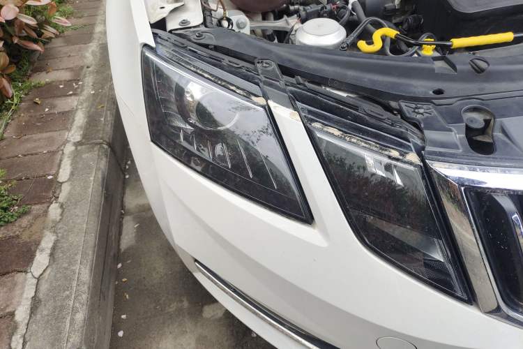 Used Skoda Octavia 2021 1.5L Automatic Luxury Edition Right Front Headlight