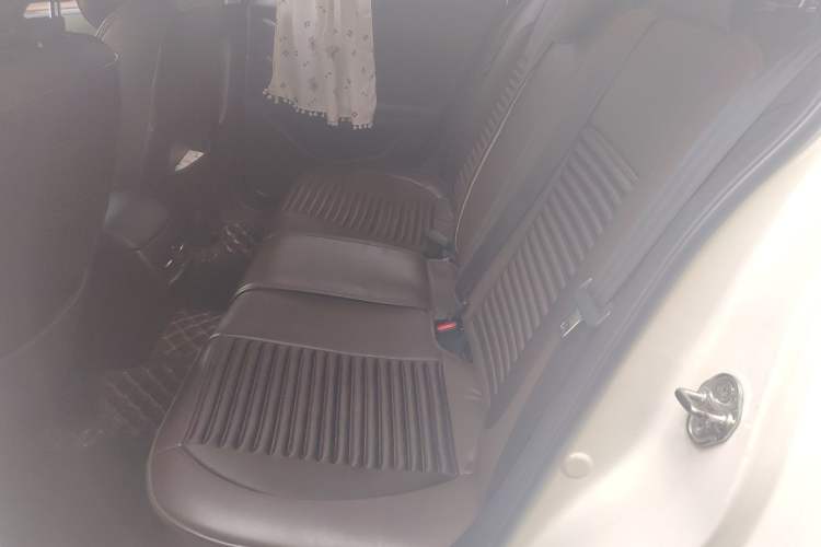 Used Mazda 3 Axela 2017 Sedan 1.5L Automatic Luxury Model Emission Standard China V Left Rear Seat