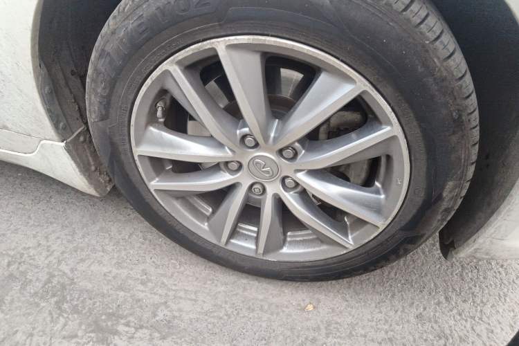 Used Infiniti Q50L 2015 2.0T Enjoyment Edition Right Front Wheel Hub