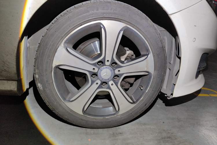 Used Mercedes-Benz B-Class 2016 B 200 Exclusive Edition Right Front Wheel Hub