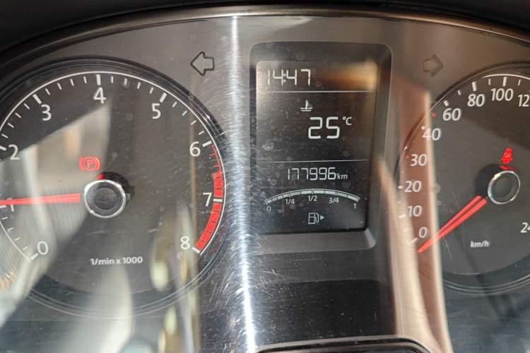 Used Volkswagen Lavida 2013 Revised Classic 1.6L Manual Fashion Edition Odometer Close Up