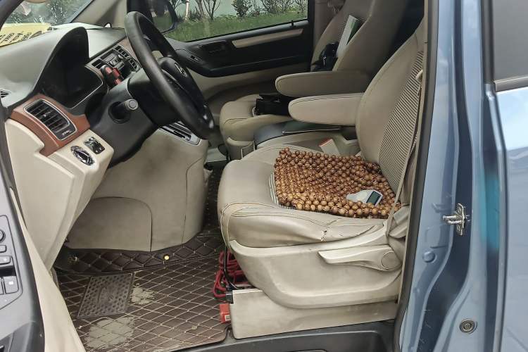 Used SAIC MAXUS G10 2016 1.9T Automatic Elite Edition Diesel China V Emission Standard