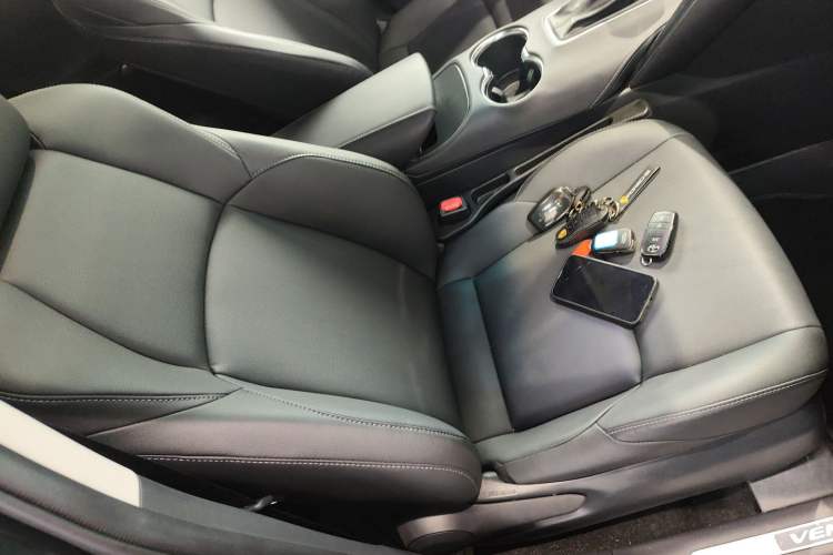 Used Toyota Venza 2023 2.0L CVT Two-Wheel Drive Luxury Edition Right Front Seat