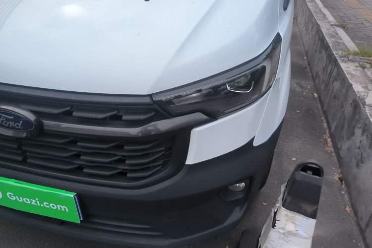 Used Ford Transit 2023 2.0T Gasoline Manual Multifunction Commercial Vehicle Short Wheelbase Low Roof 5/6 Seats
