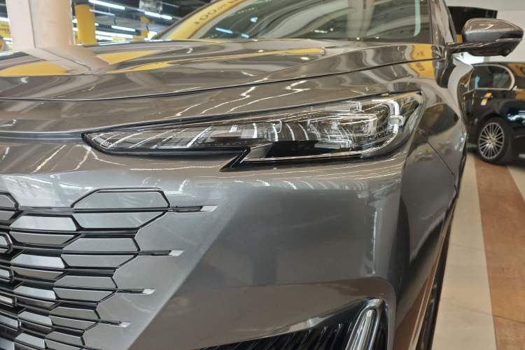 Used Changan UNI-K 2024 2.0T Two-Wheel Drive YueShang Trim