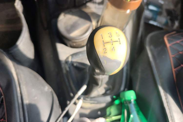 Used Dongfeng Fengon 330 2014 1.5L Manual Utility Version DK15 Gear Lever