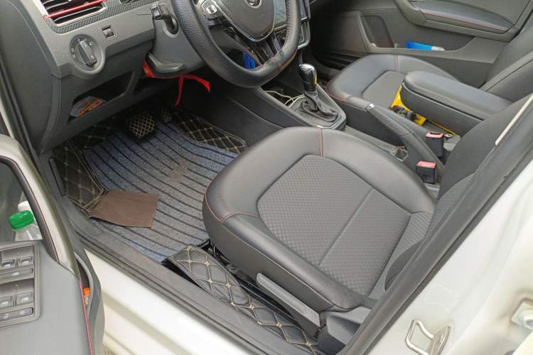 Used Volkswagen Santana 2017 Haval H9 1.6L Automatic Comfort Edition Driver Seat