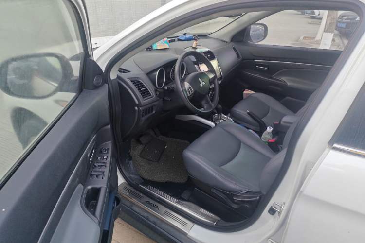 Used Mitsubishi ASX 2013 2.0L CVT Two-Wheel Drive Tech Edition Driver Seat