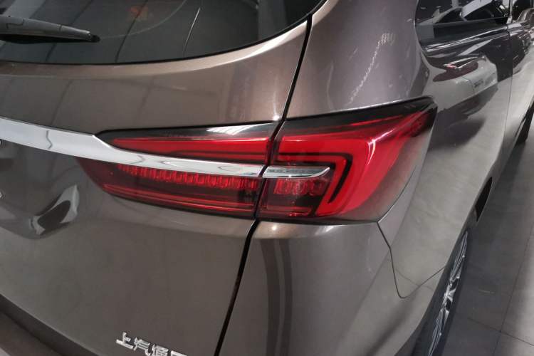 Used Buick GL8 2023 Land Executive Class Comfort Model Exterior 3