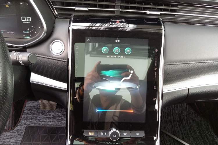 Used Roewe RX5 MAX 2019 300TGI Automatic 4G Connect Luxury Edition Audio And AC Panel