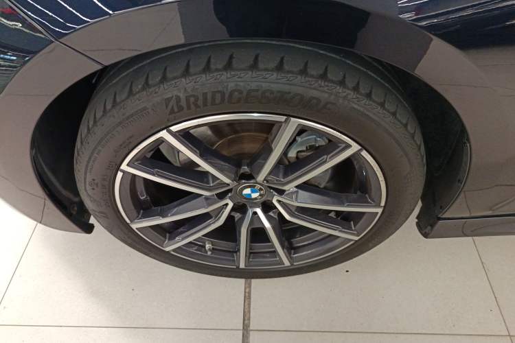 Used BMW 3 Series 2022 325Li M Sport Package Left Front Wheel Hub