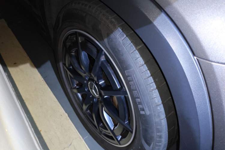 Used Mercedes-Benz GLB AMG 2021-Year Restyled AMG GLB 35 4MATIC Right Front Wheel Hub