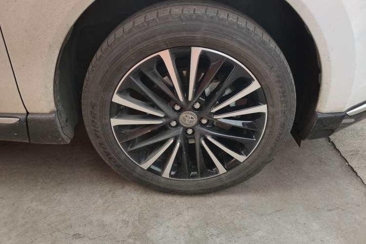 Used Toyota Venza 2022 Dual-Engine 2.5L CVT Two-Wheel Drive Prestige Edition