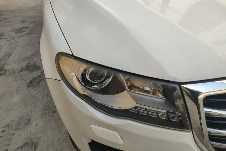 Used Haval H8 2015 2.0T Two-Wheel-Drive Luxury Version
