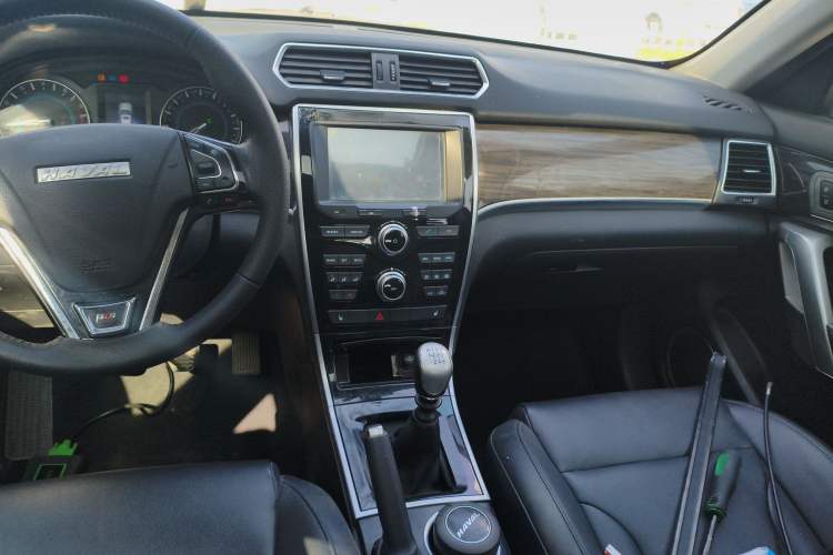 Used Haval H2 2016 Red Label 1.5T Manual Two-Wheel Drive Elite Model
