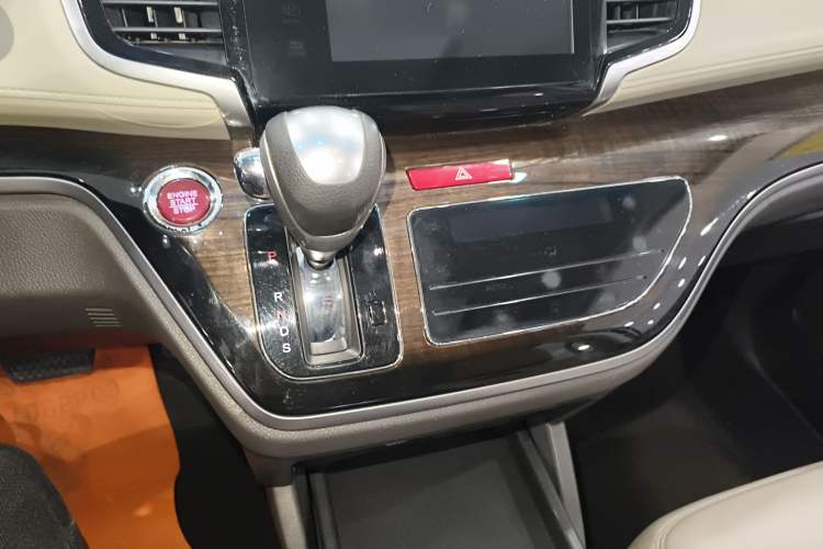 Used Honda Odyssey 2015 Revised 2.4L Luxury Edition