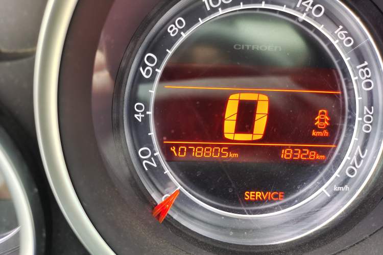 Used Citroen C4L 2014 1.8L Intelligent Drive Manual Version – Dynamic Edition Odometer Close Up