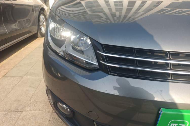 Used Volkswagen Touran 2013 1.4T DSG Comfort Edition 5-Seater Right Front Headlight