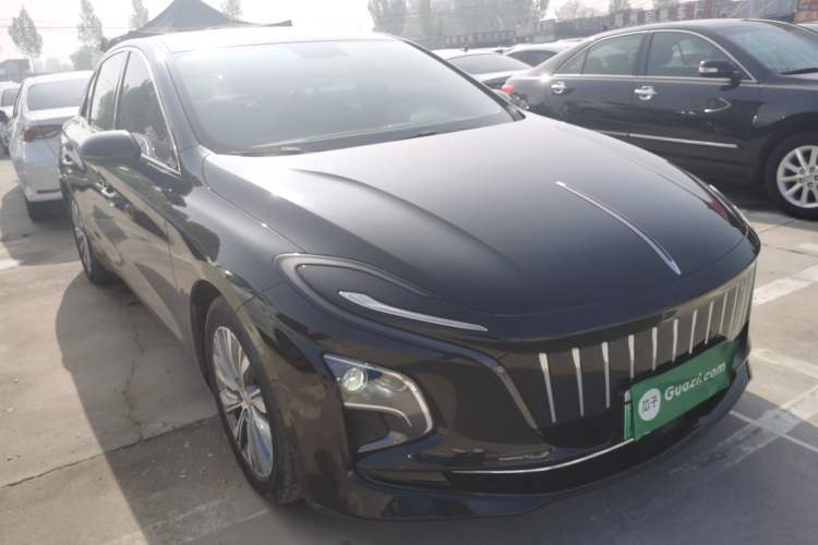 Used Hongqi E-QM5 2022 431 km Charge & Enjoy Edition Front Right 45 Deg