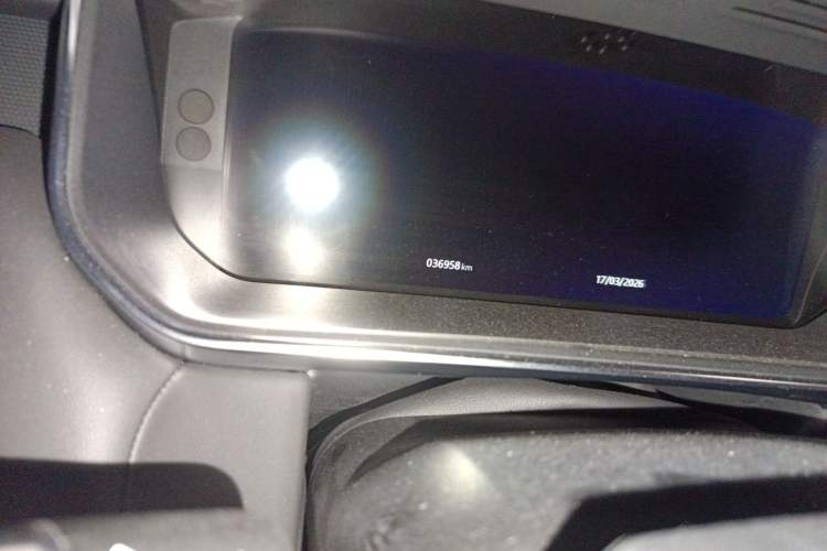 Used Land Rover Range Sport 2022 3.0 L6 YAO Black Edition Odometer Close Up