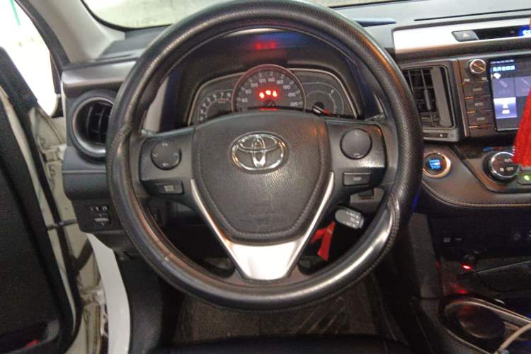 Used Toyota RAV4 2016 2.0L CVT Two-Wheel Drive Fashion Edition China V Standard