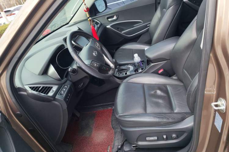 Used Hyundai Santa Fe 2013 2.0T Automatic All-Wheel Drive Top Trim