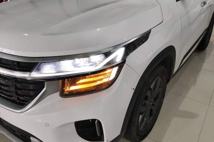 Used Kia Seltos 2023 1.5L CVT Luxury Edition Left Front Headlight