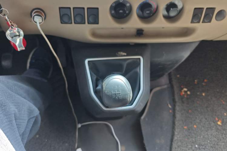 Used JMC Transit 2020 2.8T Business-Grade Long-Wheelbase Mid-Roof 9-Seater China V Emission Standard JX493 Gear Lever