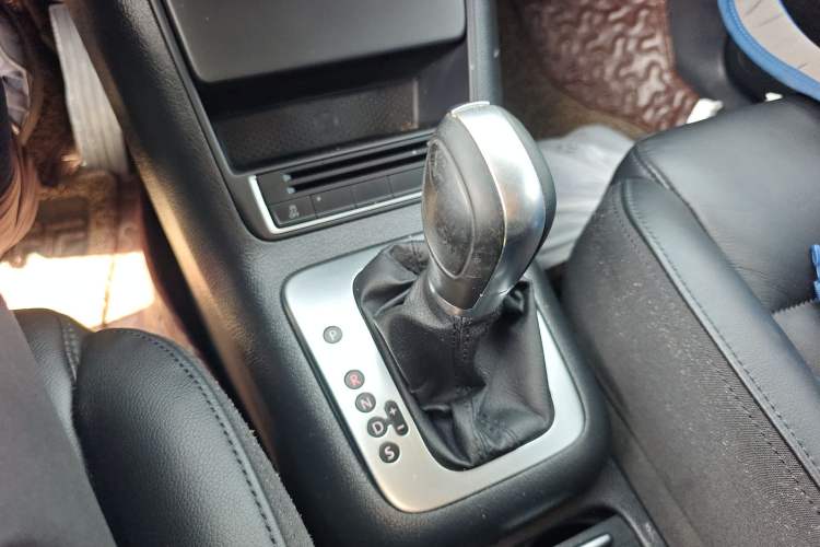 Used Volkswagen Tiguan 2015 1.8TSI Automatic Two-Wheel Drive Comfort Edition Gear Lever