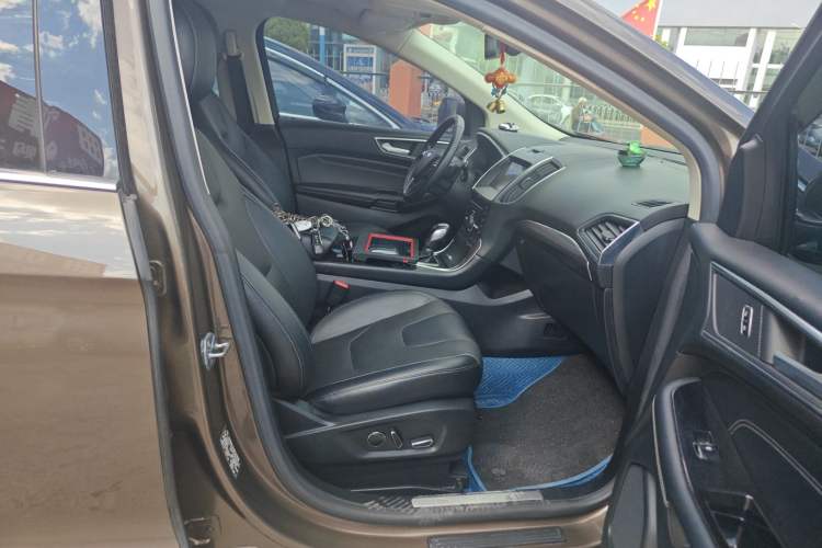 Used Ford Edge 2017 EcoBoost 245 Four-Wheel Drive Sporty 7-Seater Right Front Seat