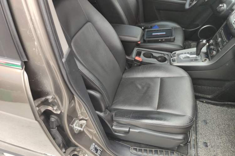 Used Chevrolet Captiva 2015 2.4L 4x4 Flagship Edition 7-Seater