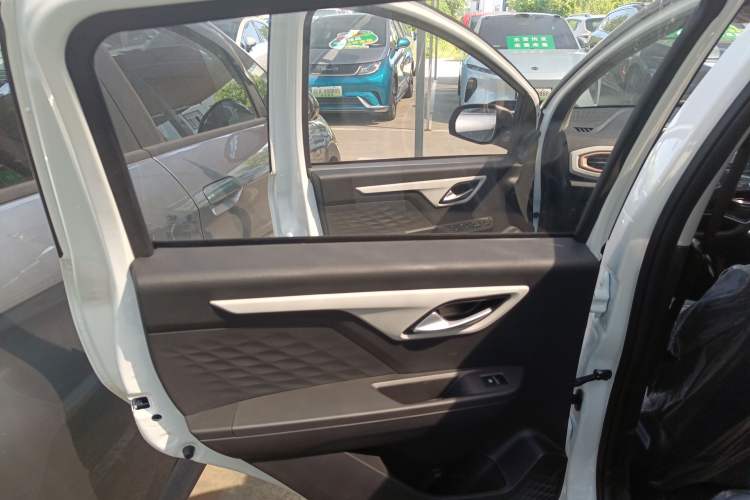 Used JAC Yiwei E10X 2024 Charming Edition 301km Lite