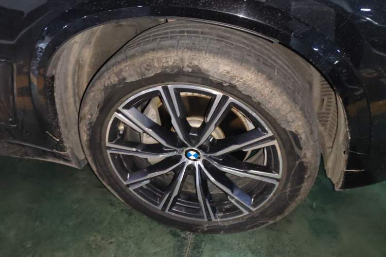 Used BMW X5 2020 xDrive40i M Sport Package Right Front Wheel Hub