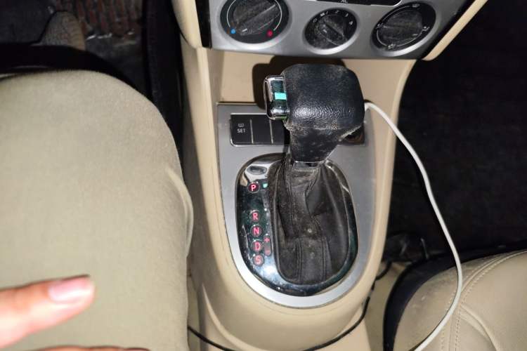 Used Volkswagen Lavida 2011 1.6L Automatic Premium Edition Gear Lever