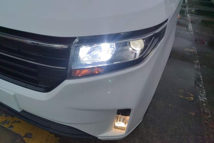 Used Wuling Zhengcheng 2021 1.5T Manual Luxury Version Left Front Headlight