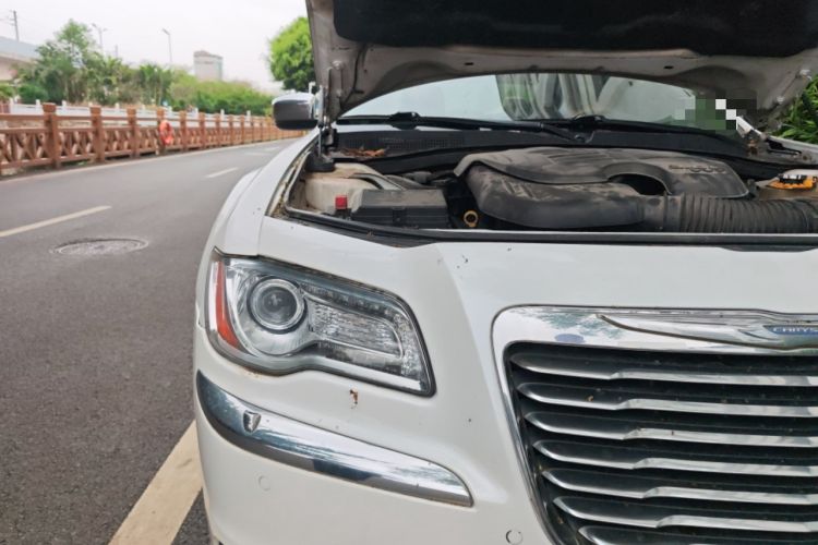 Used Chrysler 300C 2013 3.6L Luxury Edition
