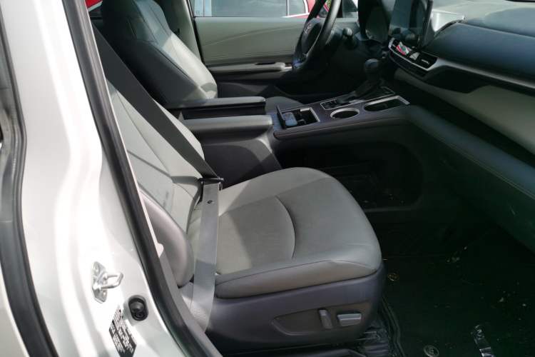 Used Toyota Granvia 2024 2.5L Hybrid Comfort Edition