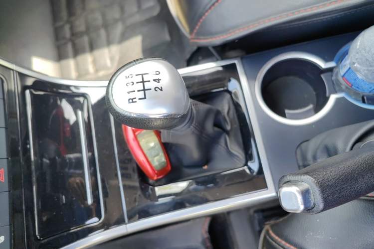 Used Haval H2 2014 1.5T Manual Two-Wheel Drive Elite Edition Gear Lever