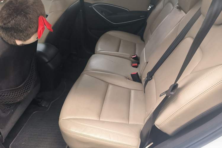 Used Hyundai Santa Fe 2013 2.4L Automatic Two-Wheel Drive Smart Version Left Rear Seat