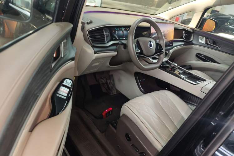 Used Denza D9 2022 DM-i 970 Four-Wheel Drive Flagship Model Driver Seat