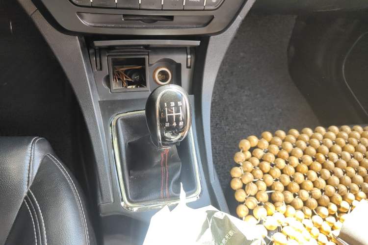 Used Geely Auto Emgrand 2017 Sedan Million Edition 1.5L Manual - Upward Version Gear Lever