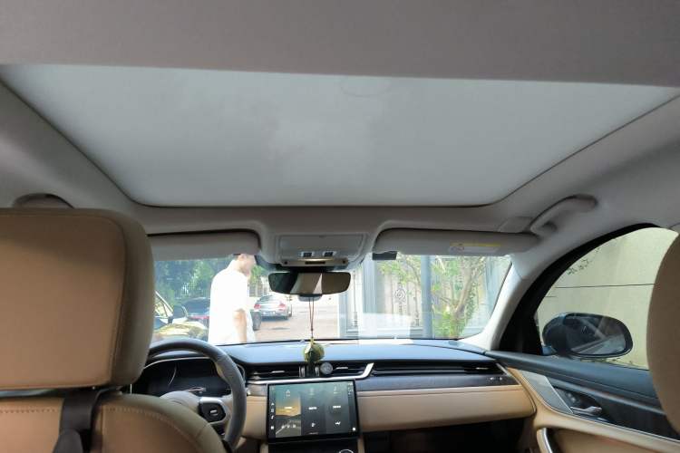 Used Jaguar XFL 2023 XFL 2.0T P250 Two-Wheel-Drive Prestige Luxury Gold Edition