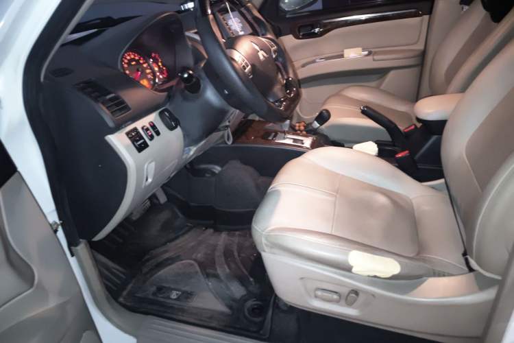 Used Mitsubishi Pajero Sport 2013 3.0L Automatic 4x4 Flagship Edition
