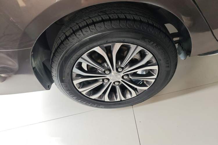 Used Buick GL8 2023 Land Executive Class Comfort Model Exterior 5