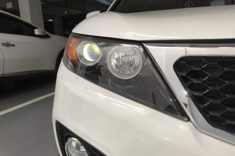 Used Kia Sorento 2012 2.2T Diesel Luxury Edition Right Front Headlight