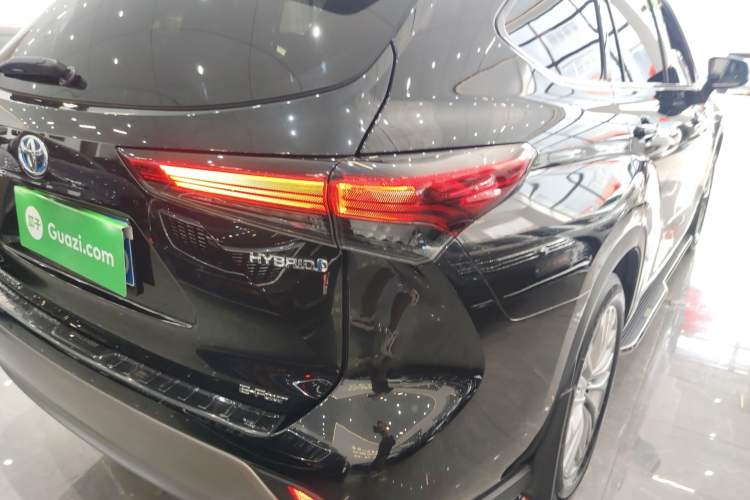 Used Toyota Highlander 2023 2.5L Smart Electric Hybrid Dual-Engine Four-Wheel Drive Prestige Version – 7 Seats Right Rear Taillight