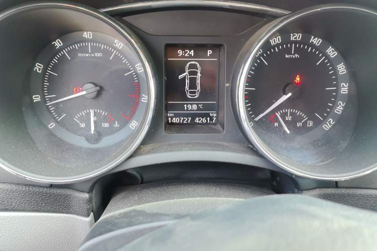 Used Skoda Superb 2013 1.8TSI Automatic Yashi Edition
