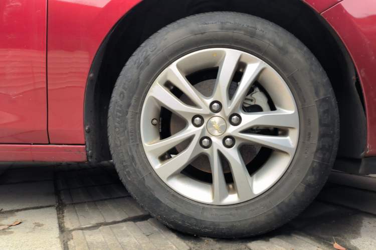 Used Chevrolet Cavalier 2016 1.5L Automatic Xinyue Edition Right Front Wheel Hub